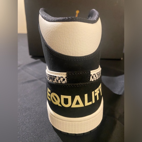 Jordan 1 Mid Equality (2019) - Picture 14 of 16